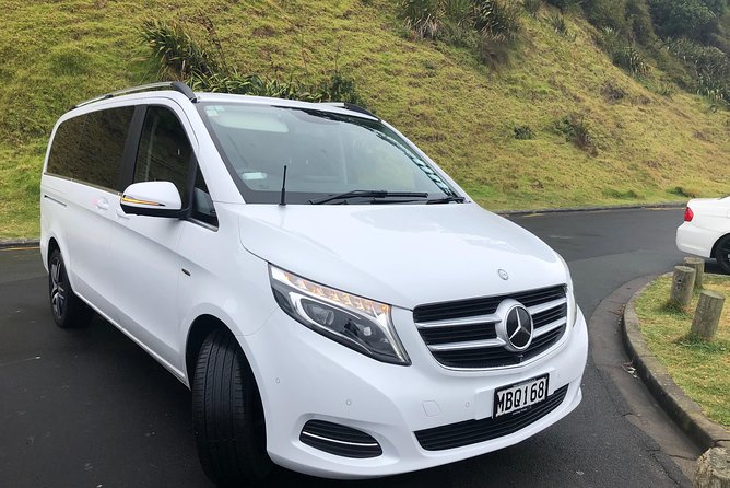 Luxury Airport transfers in Auckland - Luggage limits and choosing the vehicle