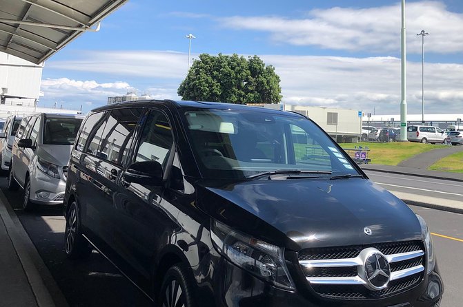 Luxury Airport transfers in Auckland - Small details that make the arrival better