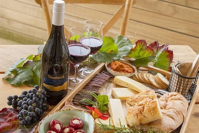 Luxury Private Auckland Wine & Beach Tour with Lunch - Leaving Auckland for Kumeu’s wine country