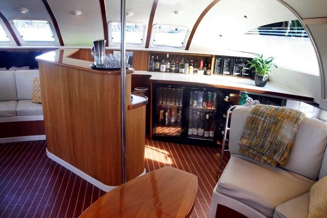 Luxury Sailing - Māori Rock Carvings - Taupo Sailing Adventures - Drinks, snacks, and the right departure time
