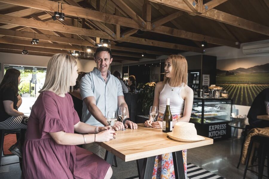 Marlborough: Full-Day Wine and Seafood Tour with Cruise - What the group size means in practice