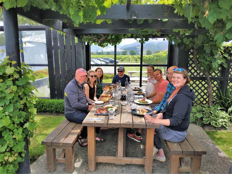 Marlborough: Half Day Blenheim Wine Tour - Eating & Sipping - Lunch first at an award-winning vineyard restaurant
