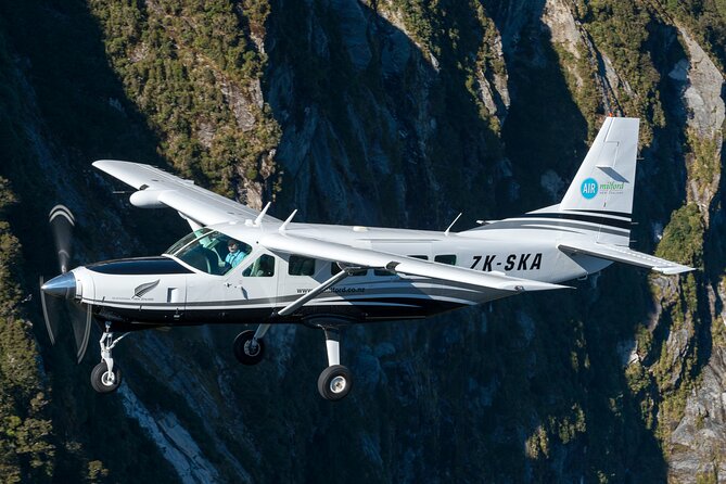 Milford Sound Flight and Cruise ex Queenstown (incl Lunch) - What the $518.74 price buys you