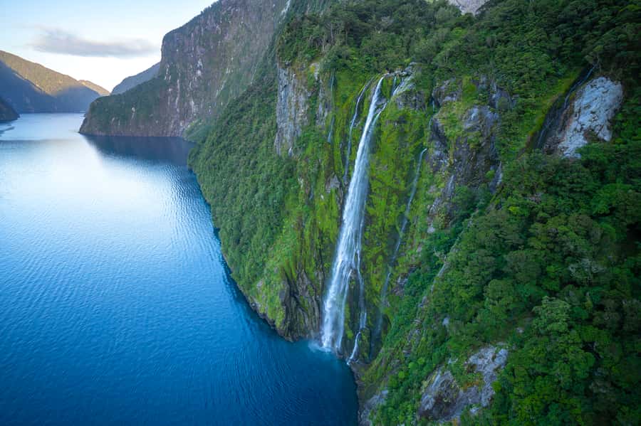 Milford Sound: Helicopter Flight with Glacier Landing - Across the forests and alpine lakes to Tutoko Glacier
