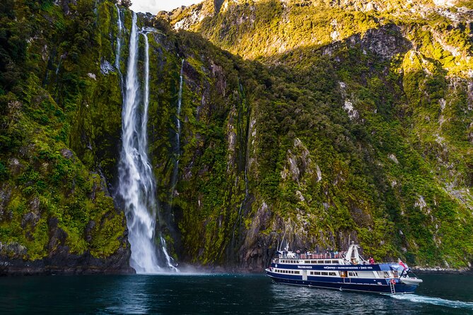 Milford Sound Luxury Lunch Cruise onboard The Fiordland Jewel - Comfort when the weather shifts