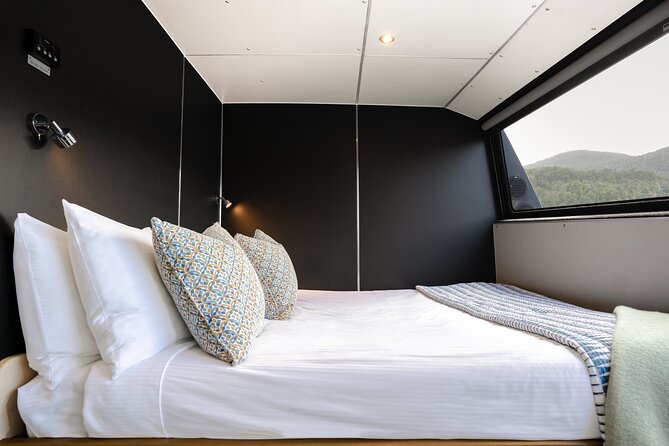 Milford Sound Overnight Cruise Fiordland Jewel - Kayaking and the tender boat outing