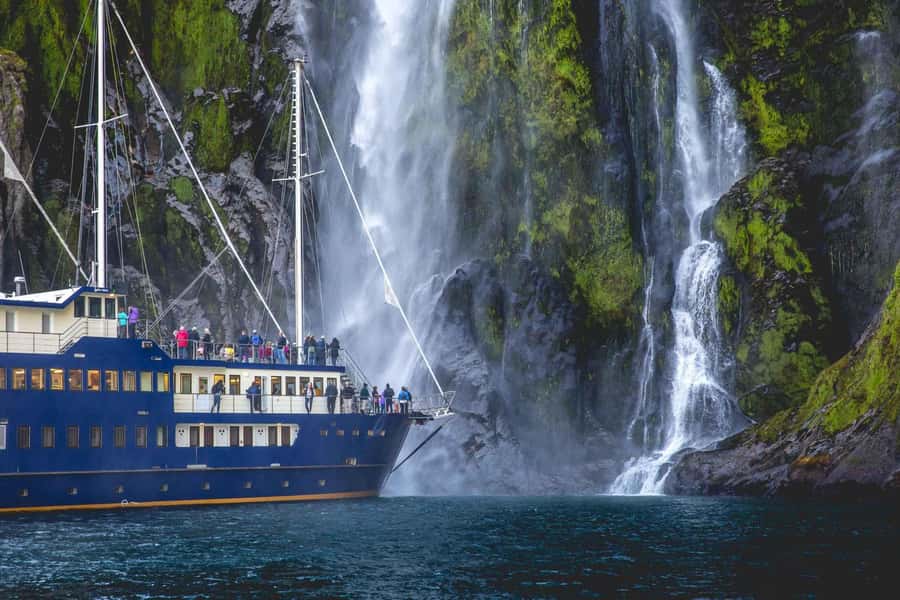 Milford Sound: Overnight Cruise with Water Activities - Early morning and the return toward the Tasman Sea