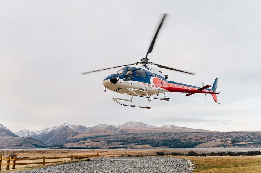 Mount Cook: 25-Minute Alpine Vista Helicopter Flight - Touching down in the alpine country
