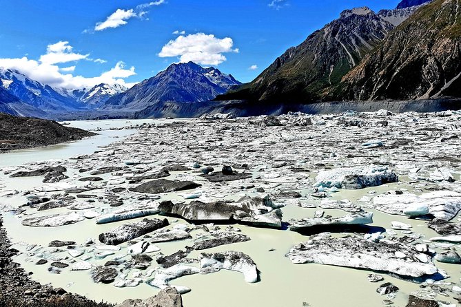 Mount Cook, Lake Tekapo and Tasman Glacier Tour from Christchurch - The early start through Canterbury