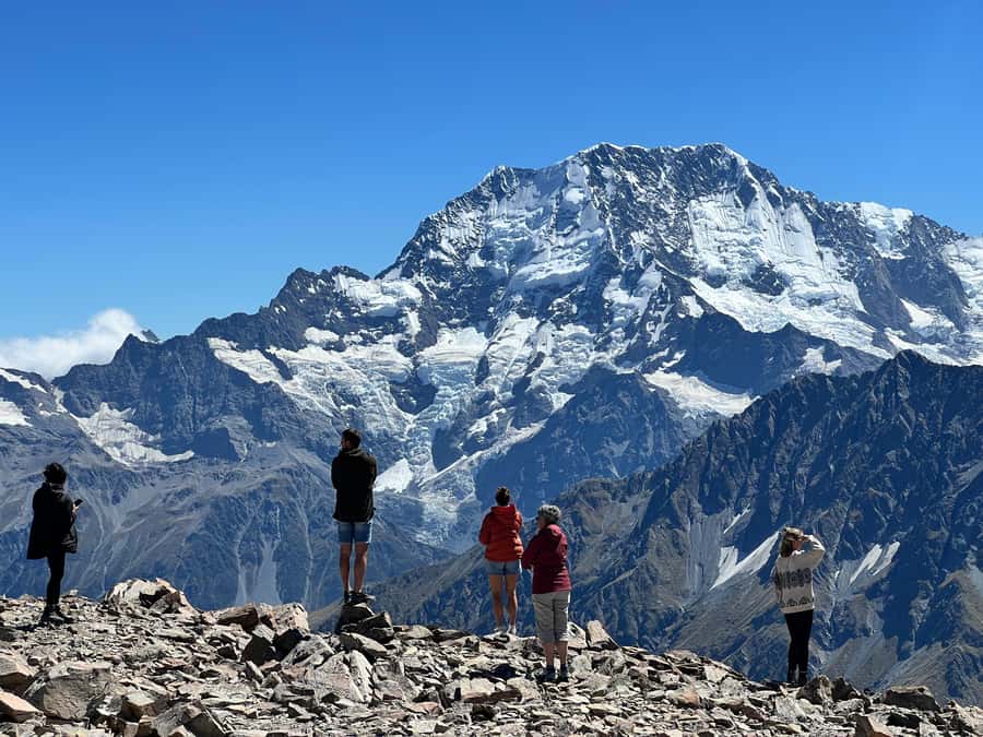Aoraki / Mount Cook above the Hooker Valley track