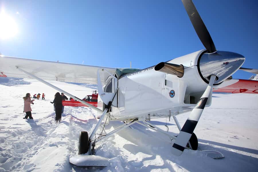 Mount Cook: Ski Plane and Helicopter Glacier Combo Flight - Two aircraft, one glacier landing
