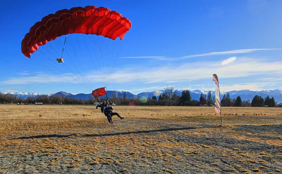 Mount Cook: Tandem Skydive Experience - The 20-minute flight toward the jump