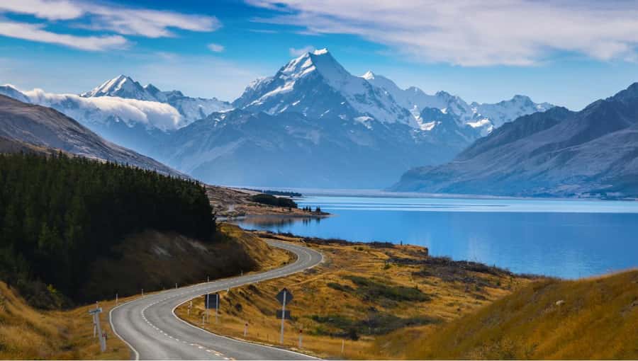 Mt. Cook Day-Tour: Christchurch to Queenstown - Leaving Christchurch across the Canterbury Plains