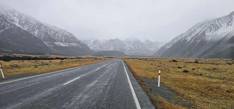 (MT) Mount Cook & Lake Tekapo Day Tour from Christchurch - Lake Pukaki: the road becomes part of the attraction
