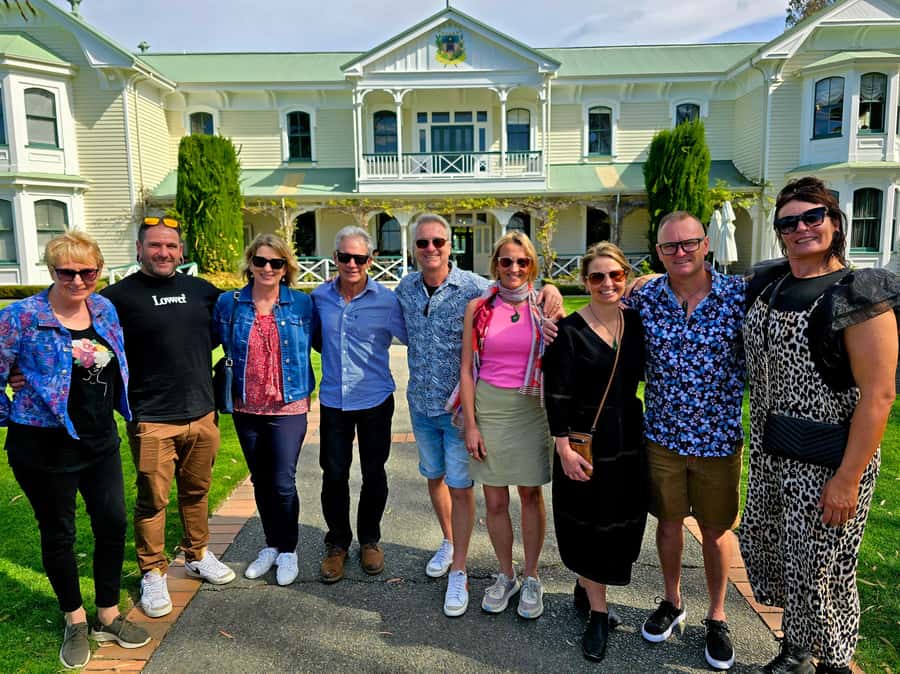Napier: Afternoon Winery Tour Tasting at 3 Great Wineries - Comparing the middle wineries