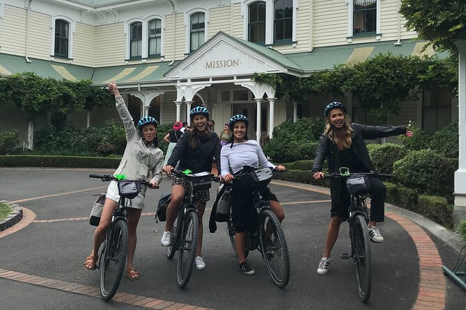 Napier: Cycle to Wineries - Half Day, self-guided - Starting at Marine Parade