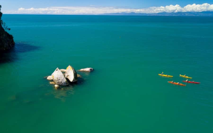 Nelson: Abel Tasman Kayaking & Great Taste Trail Bike Tour - Split Apple Rock and the beach picnic