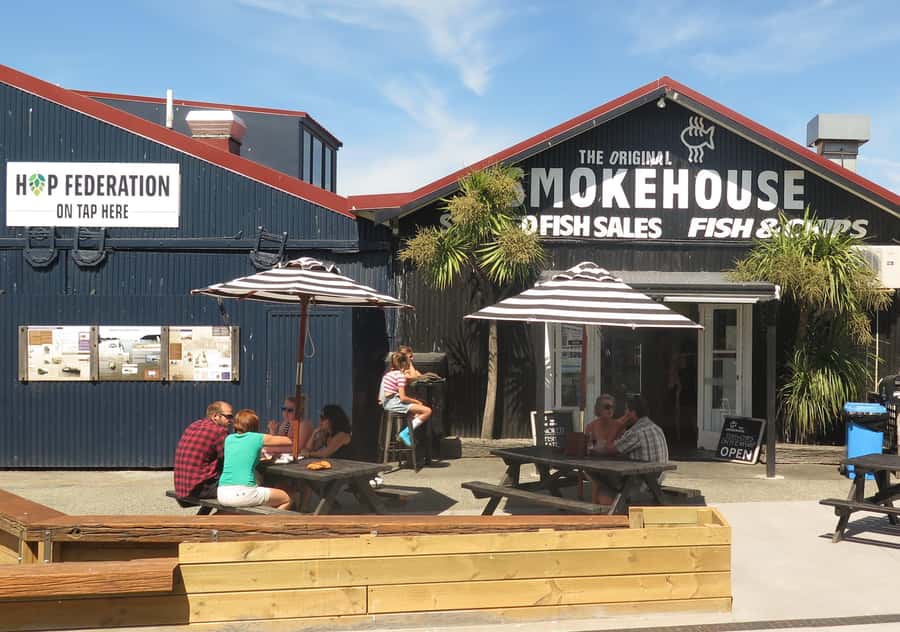 Nelson: Great Taste Trail Coastal Bike Ride to Mapua - Hoglund Art Glass makes a smart detour