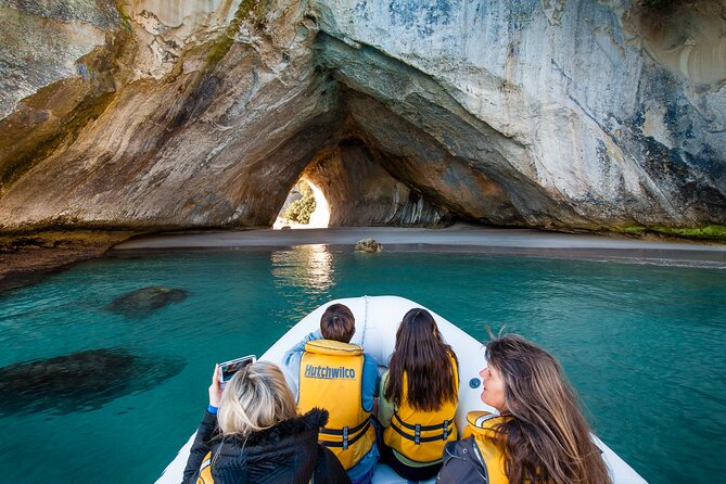One Hour Cathedral Cove Boat Tour in Hahei - Meeting at Hahei Beach