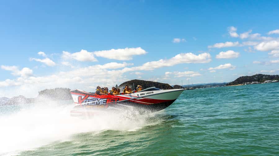 Paihia: Bay of Islands 30-minute Adventure Jet Boat Trip - From Paihia Wharf to open water