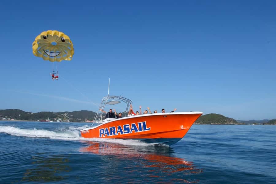 Paihia: Bay of Islands Parasailing Flight - Meeting the crew at Paihia Wharf