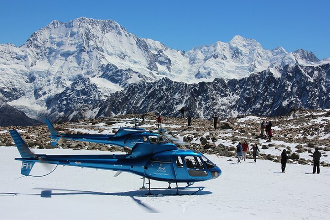 Pilot’s Choice: 2 Glaciers & Snow Landing – 35min - What the helicopter experience feels like