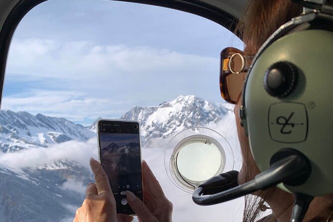 Pilot’s Choice: 2 Glaciers & Snow Landing – 35min - Is $300.98 a fair price?