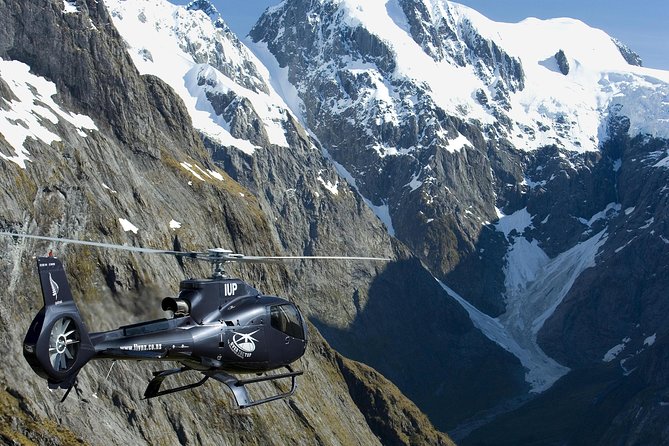 Premium Milford Sound Tour Including Cruise, Flight & Lunch - Lake Gunn and the Hollyford River slow the pace