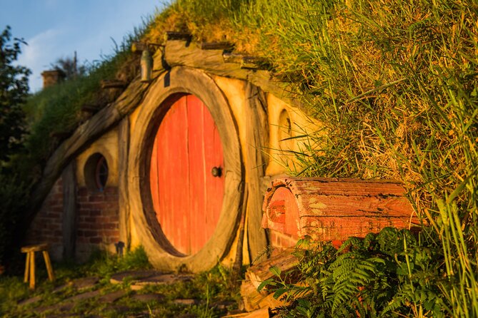 Private 3 Days Tour From Auckland: Hobbiton, Hamilton, Rotorua & Waitomo Caves - A fast route through New Zealand’s North Island