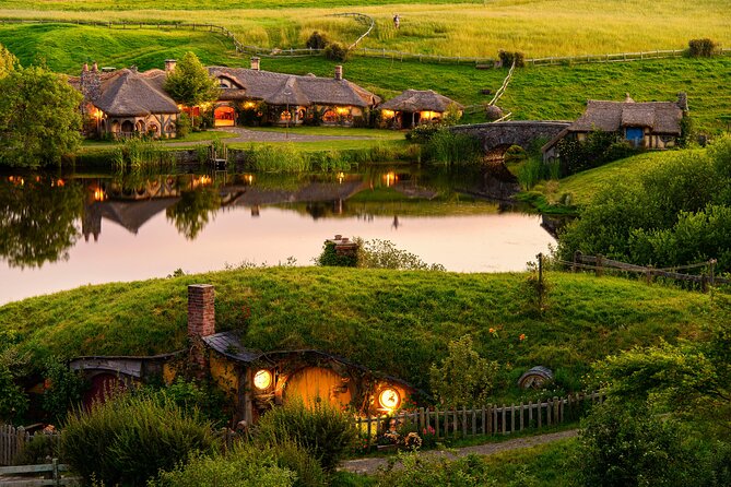 Private 3 Days Tour From Auckland: Hobbiton, Hamilton, Rotorua & Waitomo Caves - Day 2: Rotorua’s steam, Māori culture, and lakeside views