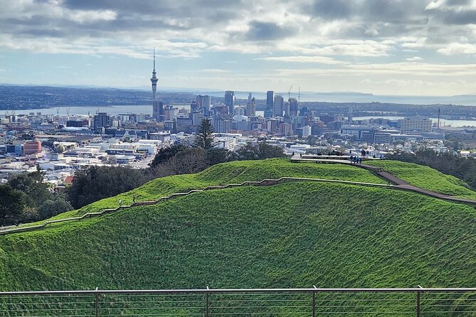 Private Auckland best Spots + Piha beach and rainforest day Tour - Arataki Visitor Centre and the Waitakere Ranges