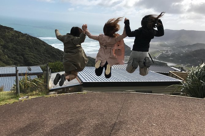 Private Auckland's West Coast - Piha/ Muriwai - Wild West Tour - Guide style and the information you receive