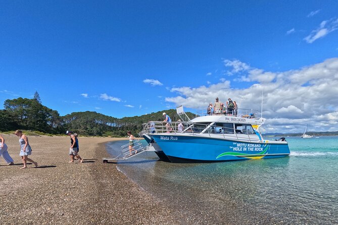 Private Charter: Hole in the Rock Cruise with Island Stopovers - Key points at a glance