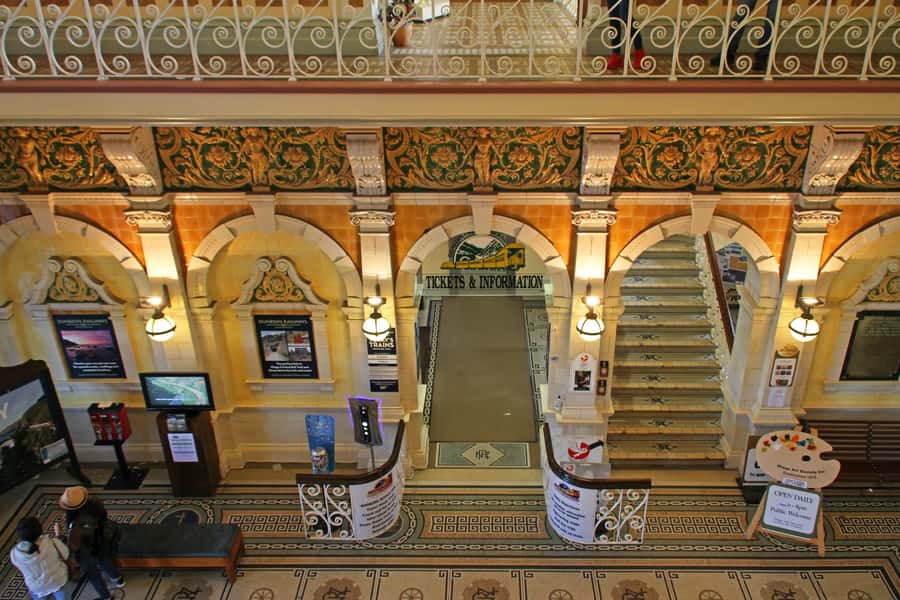 Private Dunedin City Highlights and Otago Peninsula Day Tour - Dunedin’s university and railway landmarks