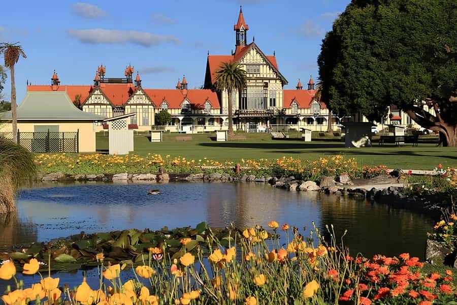 Private Hobbiton & BlueSprings & Redwood forest fromAuckland - What the Private Guides Add