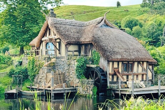Private Hobbiton Movie Set and Rotorua Day Trip from Auckland - Wai-O-Tapu and Rotorua’s strange colors
