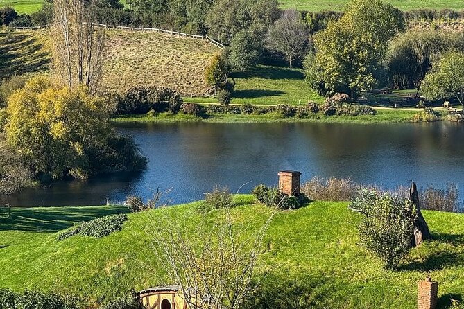 Private Hobbiton Movie Set and Rotorua Day Trip from Auckland - Te Puia for Māori culture and geothermal sights