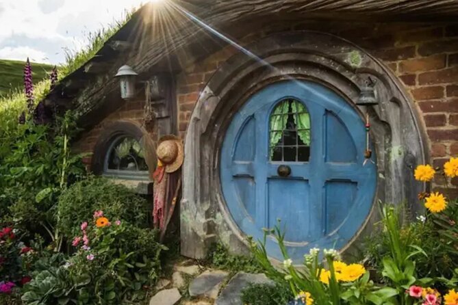 Private Hobbiton, Waitomo Caves, Blue Spring & Hamilton Transfer - Waitomo Glowworm Caves underground