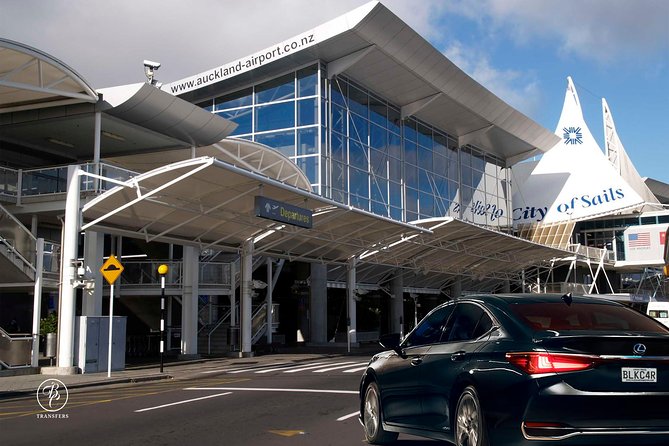 Private Luxury Airport Transfers in Auckland – Sedans & Vans - A Calm First Hour in Auckland
