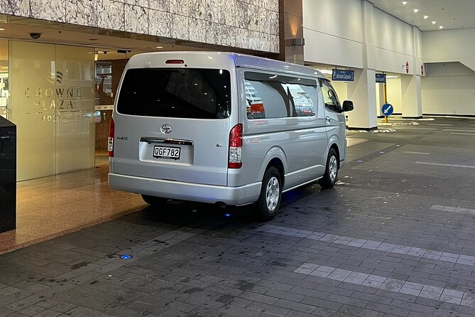 Private Mini Van Transfer From Auckland Airport to Auckland City - Luggage, group size, and the fine print that matters