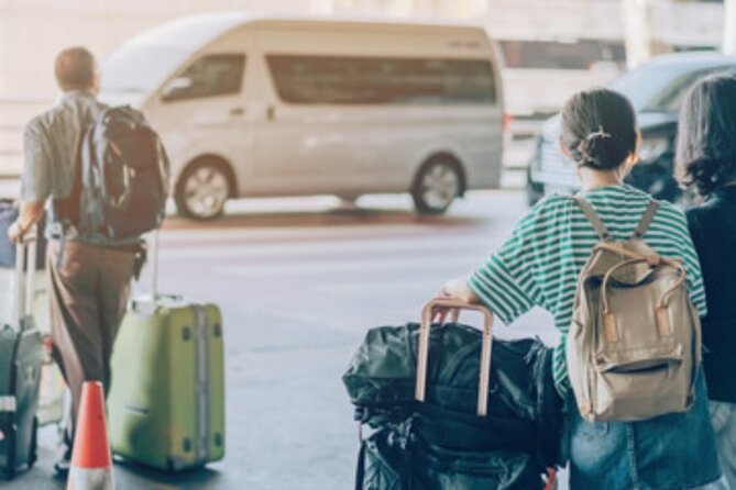 Private One-Way Transfer: Auckland Airport to Auckland City Hotel - A simple arrival after a long flight