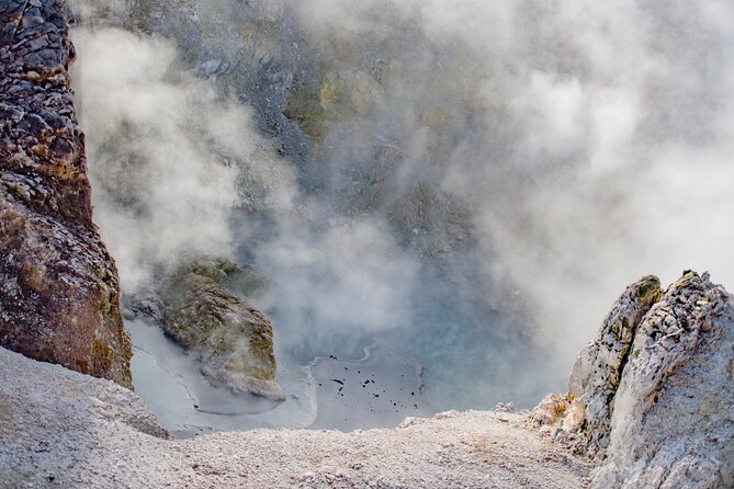 Private Tour [2 Days]: Auckland to Waitomo Caves, Rotorua, Te Puia & Wai-O-Tapu - Wai-O-Tapu and the colors of volcanic activity
