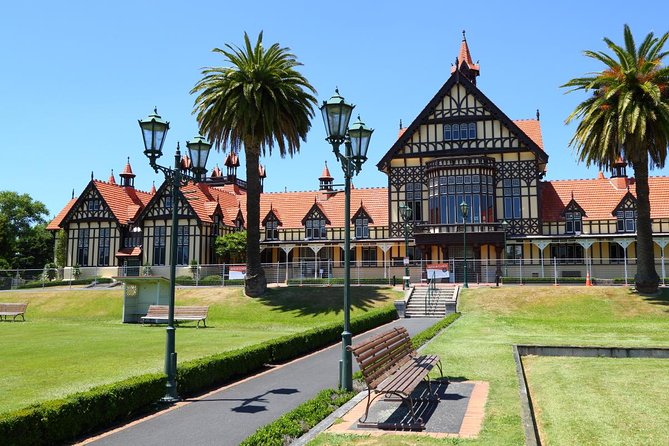 Private Tour From Auckland to Rotorua & Waitomo Glowworm Caves, Small group - Food, WiFi, and the early start