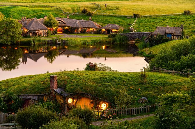 Private tour - Hobbiton Movie Set Evening Banquet Return from Auckland - Why the evening setting makes Hobbiton special