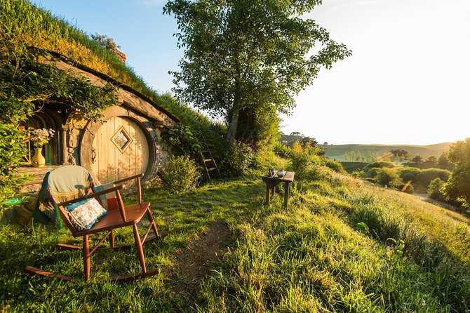 Private tour - Hobbiton Movie Set Evening Banquet Return from Auckland - A first drink at The Green Dragon Inn