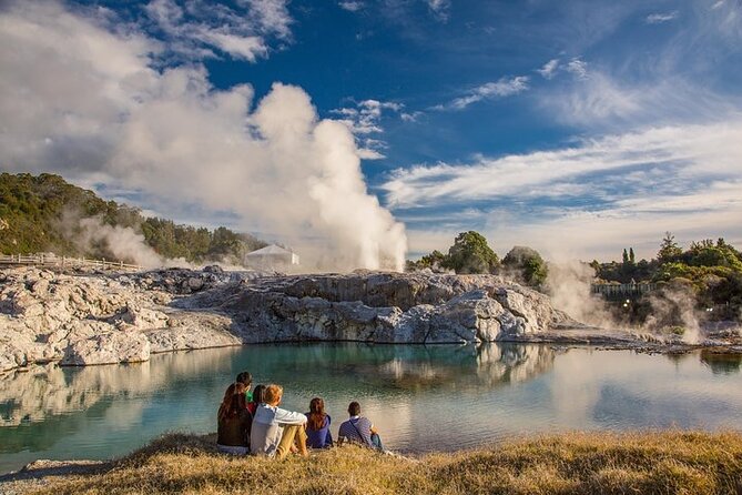 Private Tour to Rotorua’s Natural wonders and Māori Arts & craft. - Māori arts and crafts at Te Puia