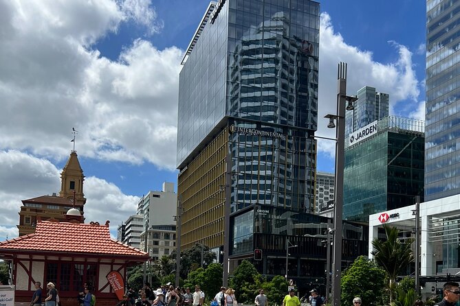 Private Transfer From Auckland City To Auckland Airport - Meeting points and communication