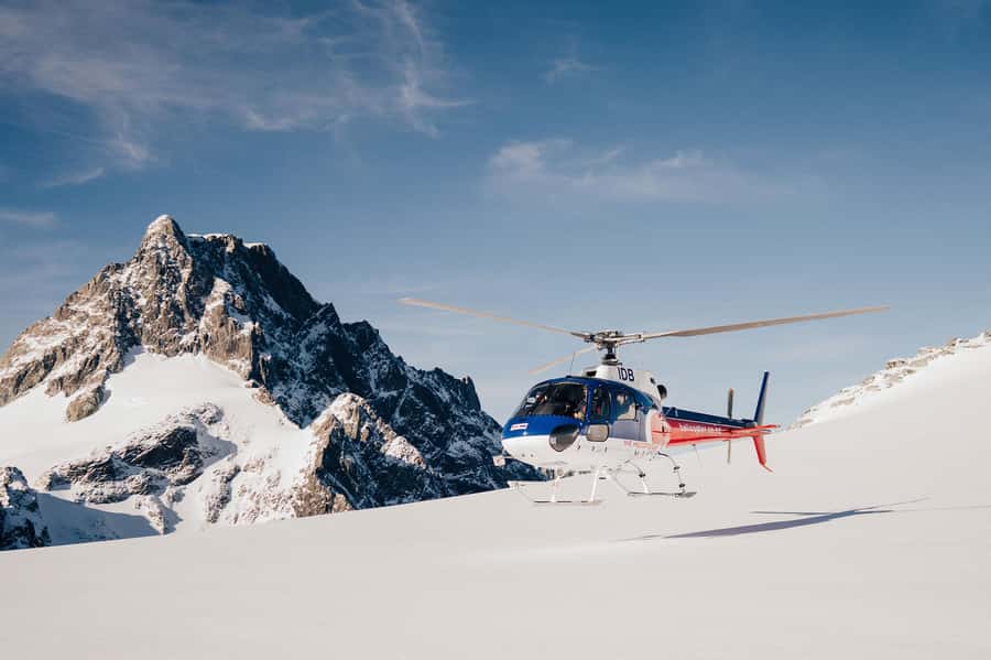Queenstown: 50-Minute Southern Glacier Helicopter Flight - Ten minutes on snow among the peaks