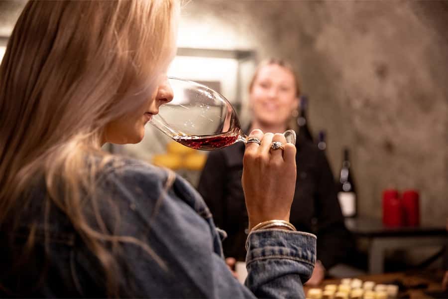 Queenstown, Arrowtown, Gibbston: Flexible Wine Hopper Tours - The noon departure from Queenstown