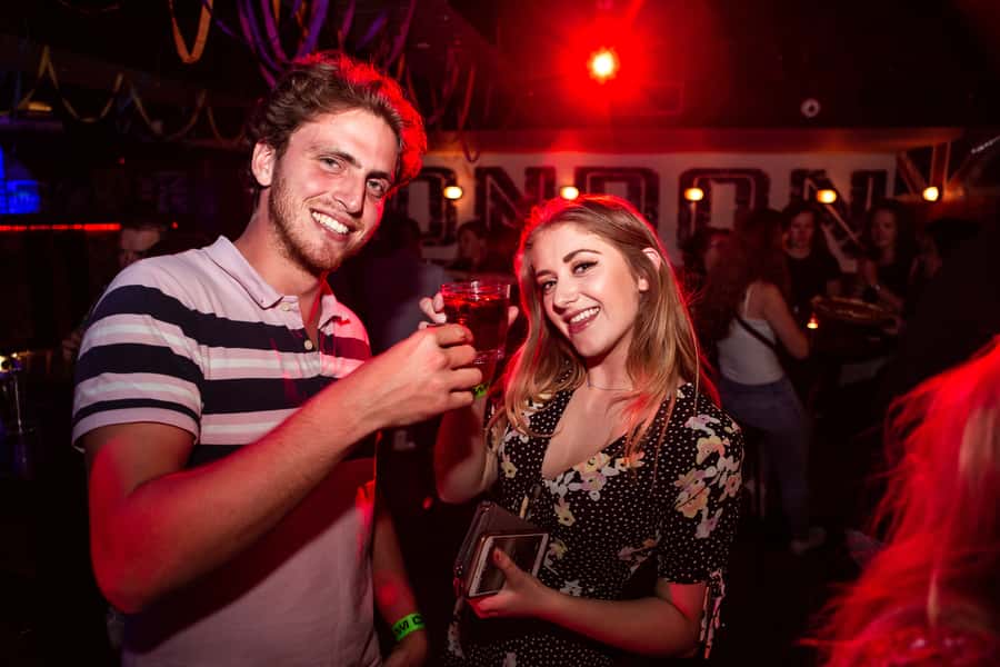 Queenstown: Bar Crawl with 5 Free Shots and Pizza - The group size can change the whole feel